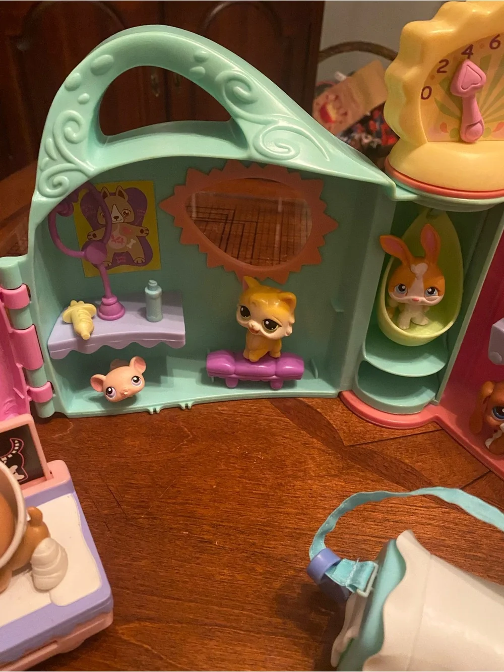 Littlest Pet Shop Get Better Center With Pets & Accessories